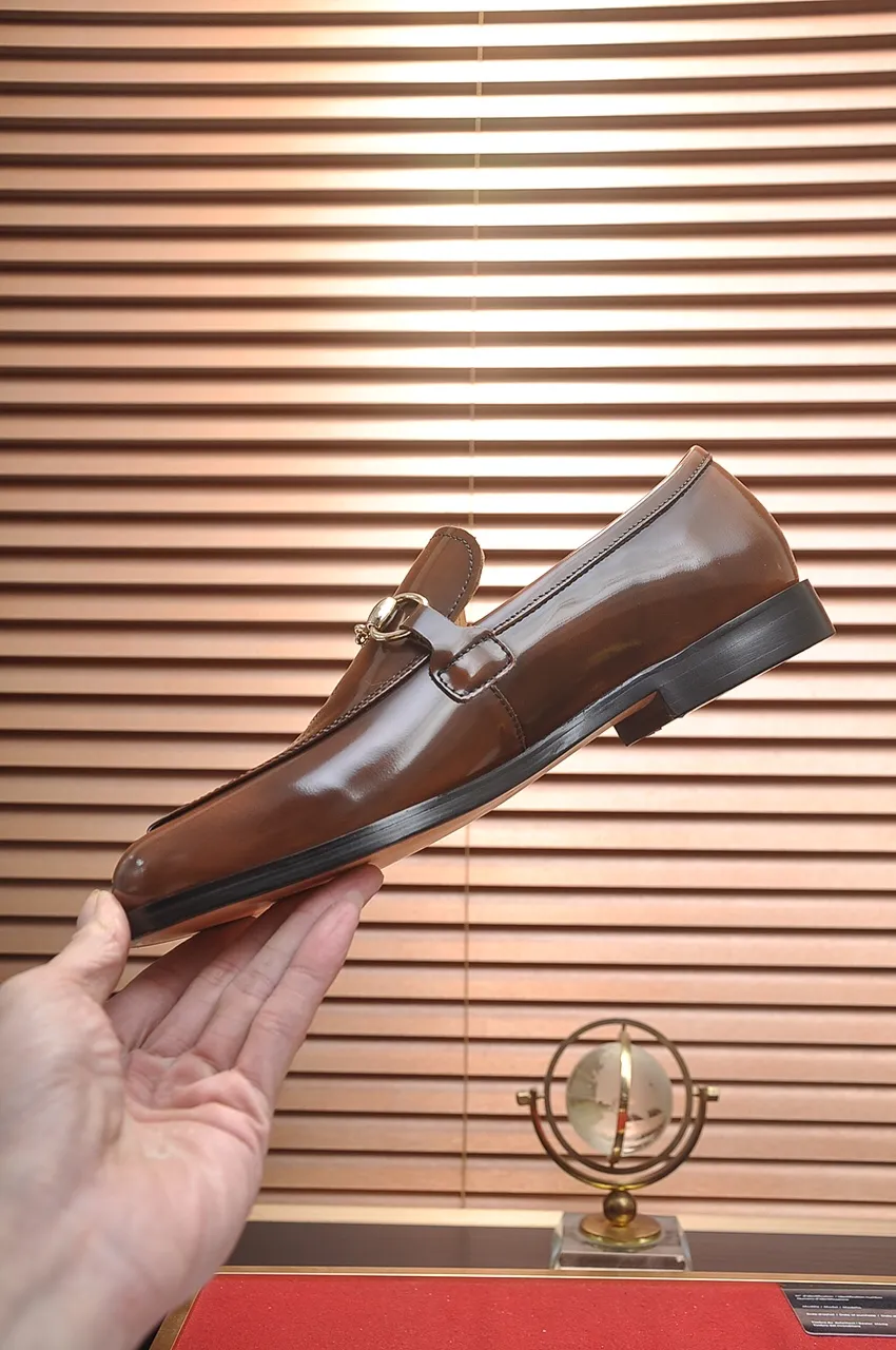 Factory price 540💶Italian top luxury men's shoe giant (GUCCI) (Gucci) (full cowhide lining) new arrival🍃Original European style🔰 Pleasant to the eye😍In order to make the shoes more durable and non-deformable🌀The production continues to follow traditional methods but there is still no lack of innovation💪The original sheepskin is chosen for the leather♻️Smooth, natural and exceptionally bright⭐Made of imported cowhide The rich man’s first choice 38-45 (45 customized)